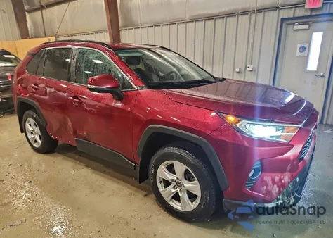 2021 Toyota Rav4 Xle z USA, uszkodzony, nr VIN 2T3P1RFV6MW158847